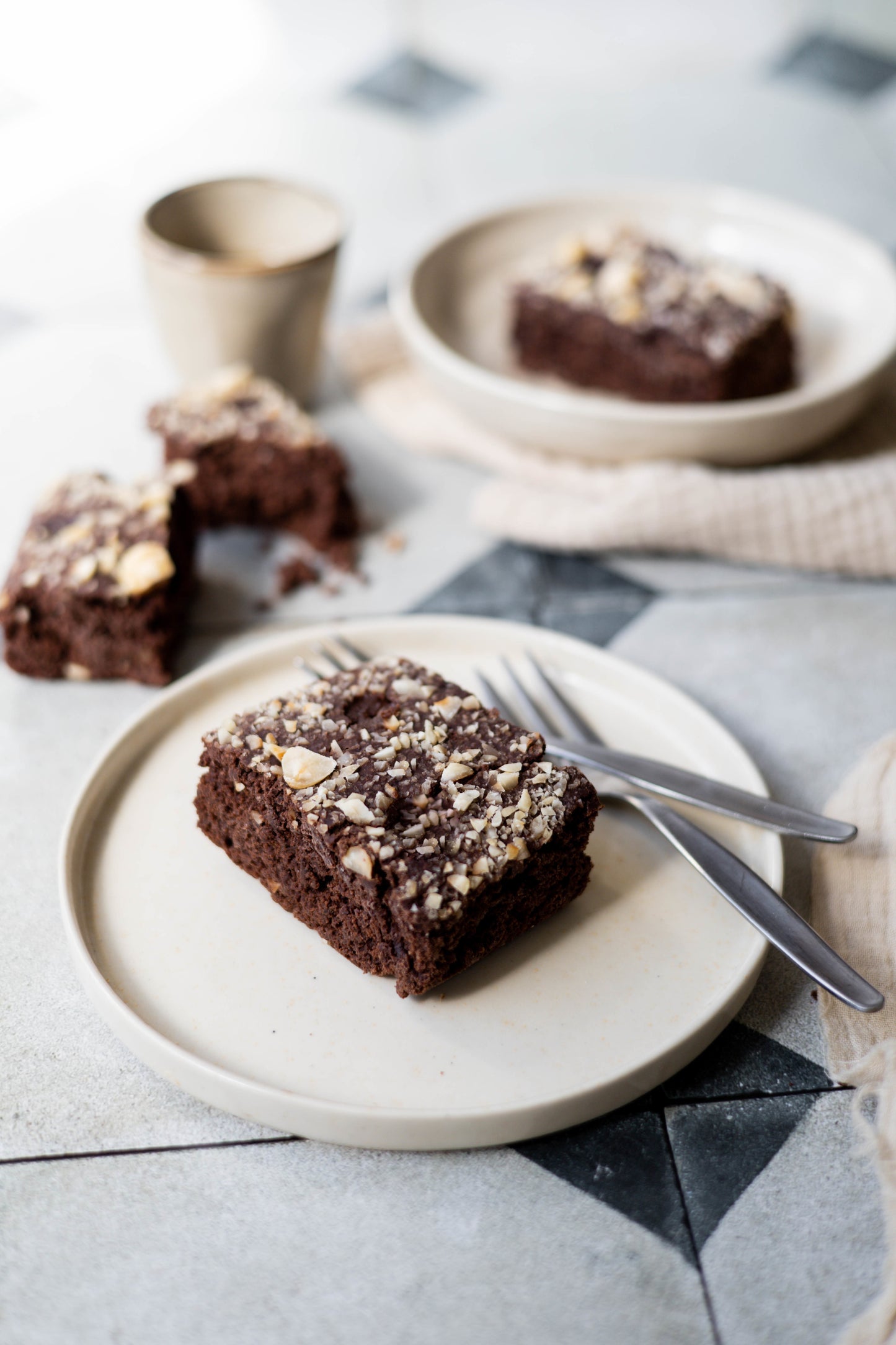 Vegan brownie met hazelnoten